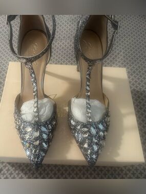 Jewel Badgley Mischka Silver Glitter Heels (Box Included) high heel 4’ dressy